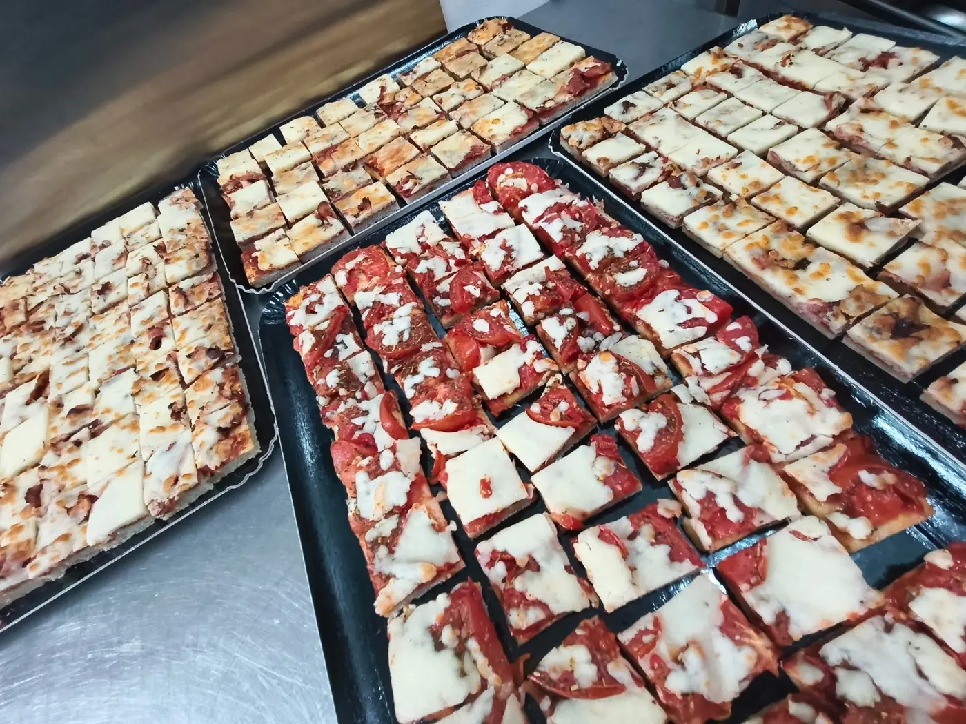 Bouchées de pizza préparées pour un buffet