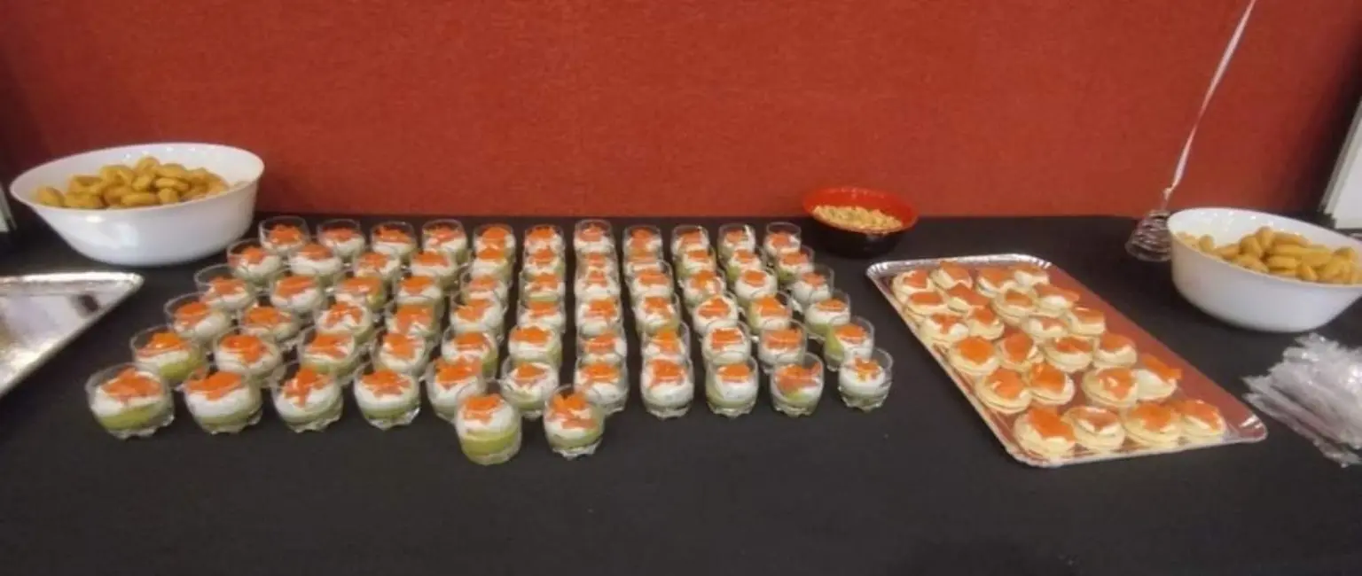 Buffet de verrines au saumon et bouchées apéritives
