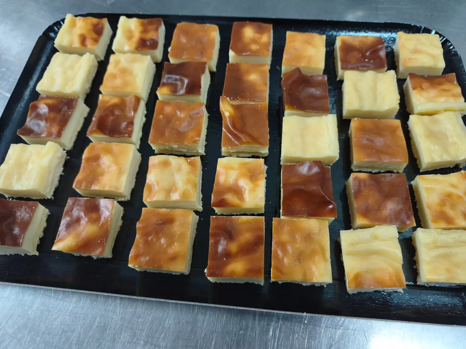 Plateau de petites pâtisseries maison