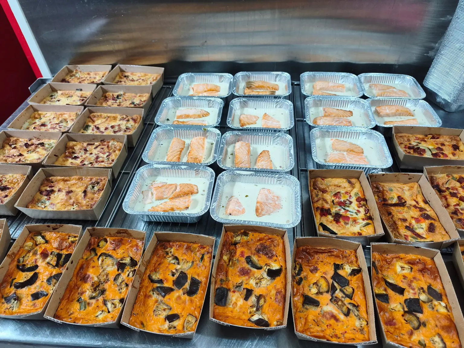 Quiches maison et saumon en portions