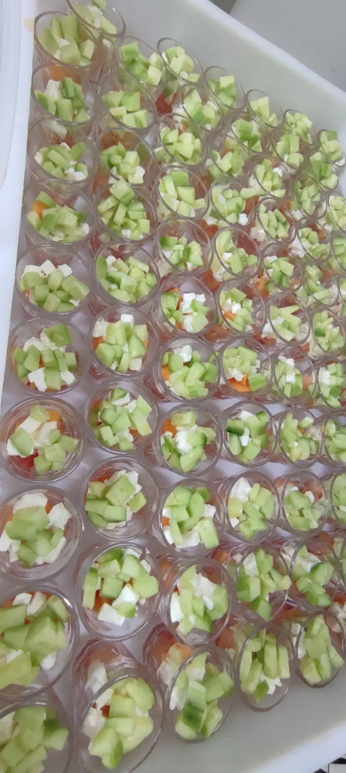 Verrines fraîcheur au concombre, à la tomate et au fromage